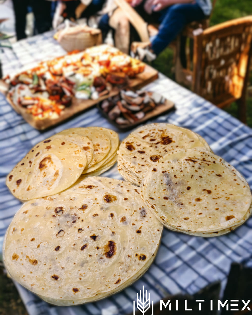 Mesa sonorense de carne asada con tortillas de harina Miltimex